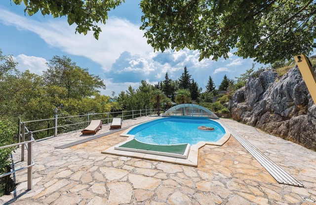 Preciosa casa en Siveric con WiFi