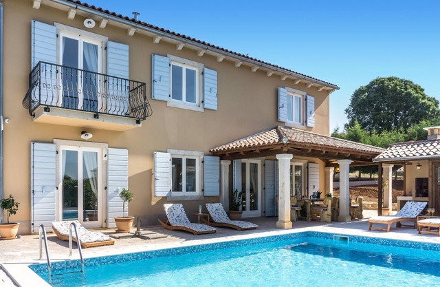 Bonita casa en Smoljanci con WiFi