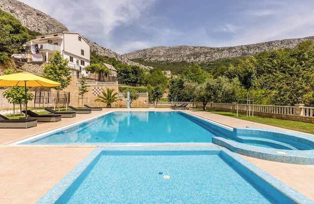 Bonita casa en Solin con WiFi