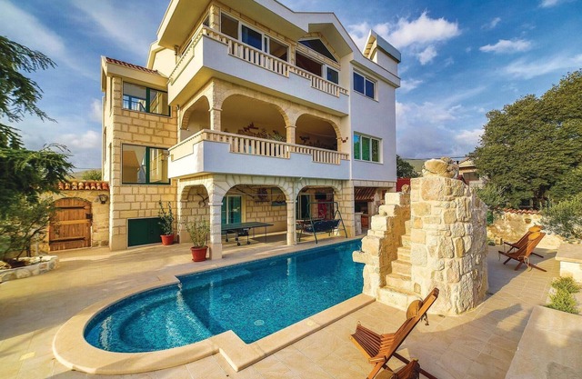 Hermosa casa de 4 dormitorios en Trogir