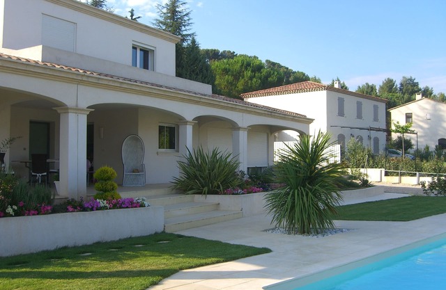 Bonita casa cerca de Aix en Provence con piscina