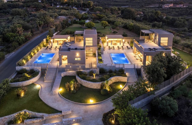 Magnificent Seafront LuxVillas|Large Groups|20 Guests|Sauna,Jacuzzi,H.Pool&Gym