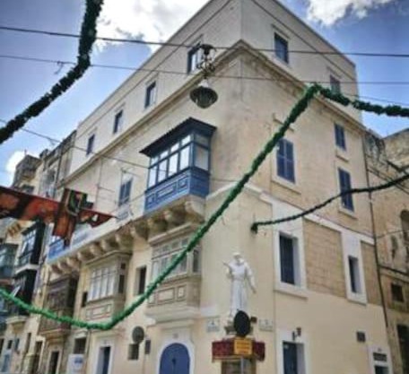 No 60, 2nd floor, centrally located, fully equipped studio Apt