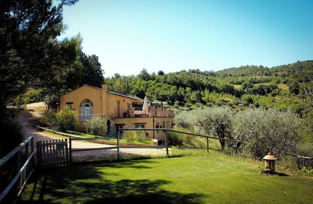 Noce,stunning apartment in a farmhouse 10 minutes driving from Perugia downtown