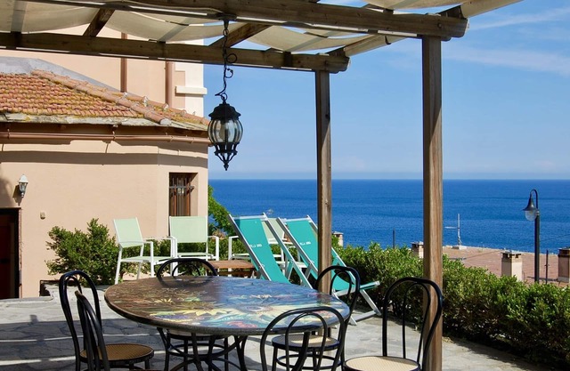 NOLI: apartamento en una villa del '800,con jardín y vIsta al Golfo