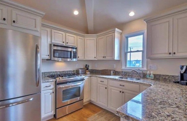 North Beach LBI 5 bed and 3.5 bath w/deeded access, bay views, and ocean views.