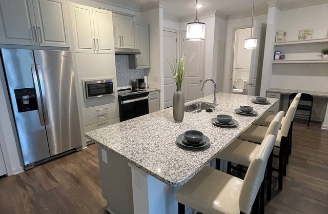 Comfortable Mall of GA Luxury Apt steps away from every amenity you can dream of