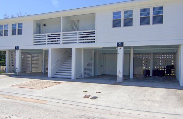 North Lumina Ave Duplex by Sea Scape Properties