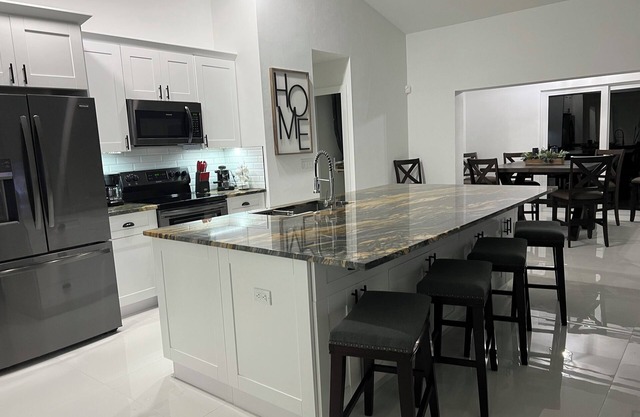 North Naples getaway w/ Pool. Pet friendly!