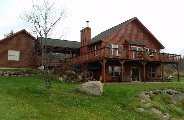Hasta el norte lo suficiente! Central Wi Home en el hermoso Big Eau Pleine Resevoir