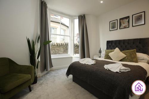 North Road Apartments - Perfectly Placed, Close to Town & Castle with Private Parking