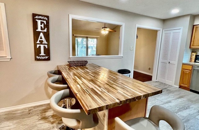 Accessible 3BR Northern Hills Insurance Housing Fast Wi-Fi W/D Long Stay