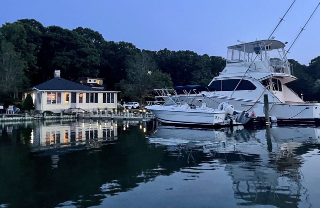 Northfork Waterfront Bungalow. Deep water dock. Paradise