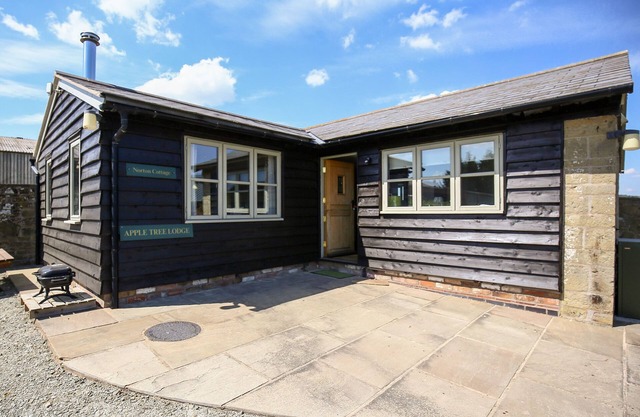 NORTON COTTAGE, family friendly, character holiday cottage in Ludlow