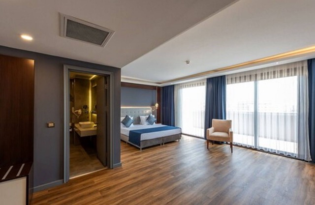 Nova Plaza Crystal Hotel & Spa