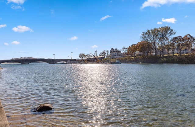 Stonebridge House, Onset Waterfront- Unit A