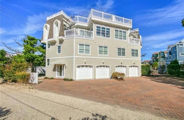 North Beach Ocean Block Townhome en carril privado. Pasos a la playa. Hermosas vistas al mar y terraza en la azotea. 140605