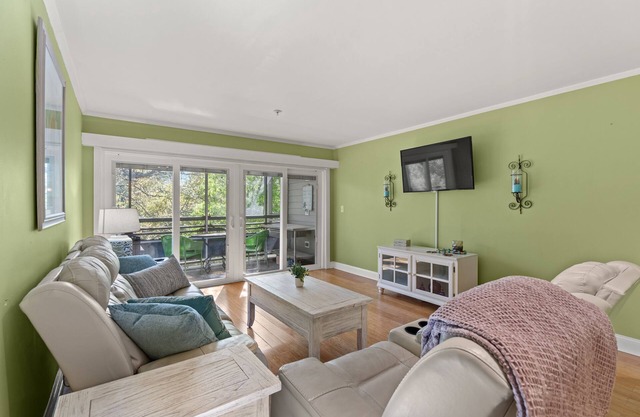 Spacious 2BR Condo at Ocean Creek Pools, Beach Access, Walk to Attractions