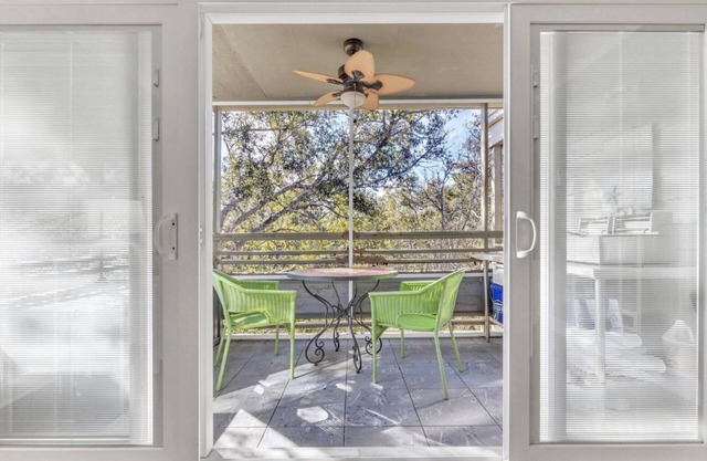 Spacious 2BR Condo at Ocean Creek Pools, Beach Access, Walk to Attractions