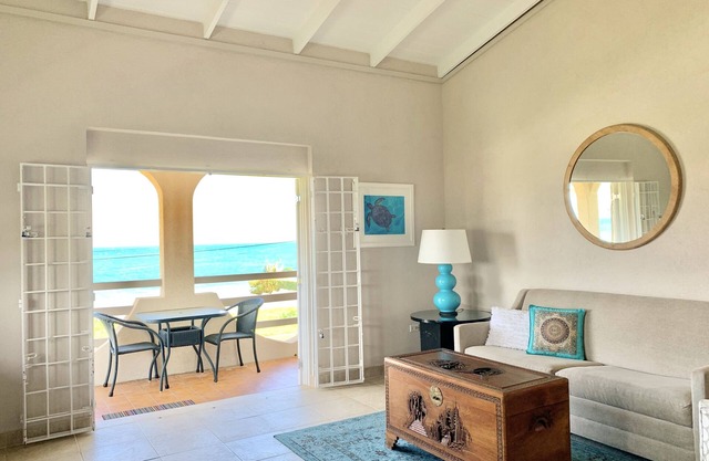 Frente al mar, amplio apartamento de una habitación a dos minutos a pie de la playa