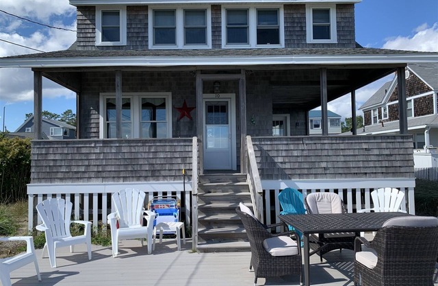Ocean front 4 Bedroom / 2 Bath cottage