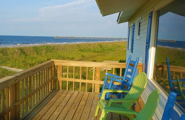 Ocean Front Beach Cottage-180 grados con vista al mar desde todas las habitaciones y L-deck