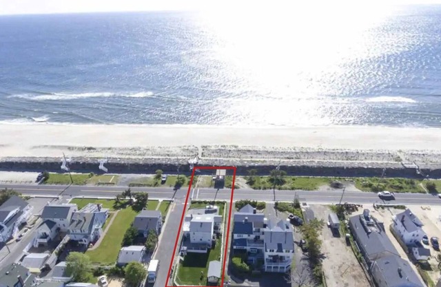 OCEAN FRONT BEACH HOUSE 4 bedroom, 3 Bath