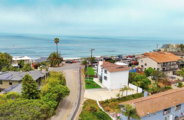 Frente al mar con increíble vista al mar, espaciosas 2 habitaciones, 2 baños, barbacoa, equipo de playa, aire acondicionado