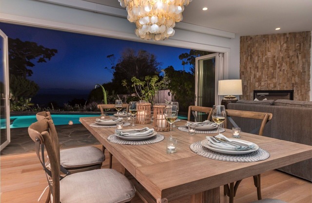 Casa frente al mar, junto al acceso a la playa, piscina climatizada y spa