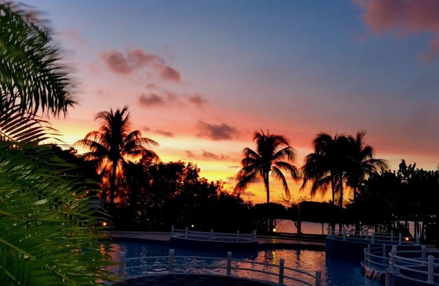Ocean Front Luxury Condo 2 bd rm 2 bath, inmaculadas vistas al mar desde cada ventana