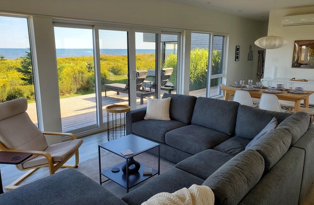 Nuevo, frente al mar, moderna casa de vacaciones con acceso a Cove