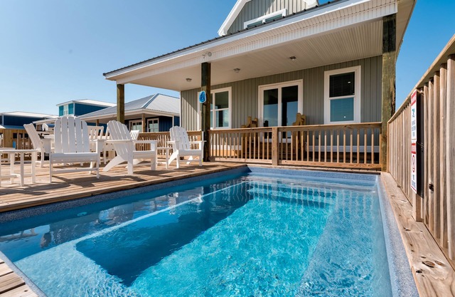 Ocean Pearl- Gulf Front, pool. 8/2 opening