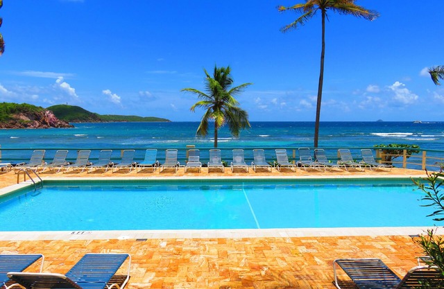 Condominio frente al mar / piscina en la Bahía de Bolongo; Magníficas vistas y una ubicación increíble!