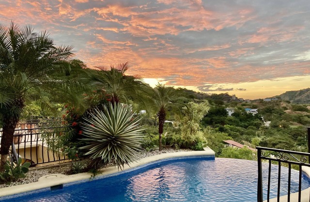 Ocean View Condo With infinity pool