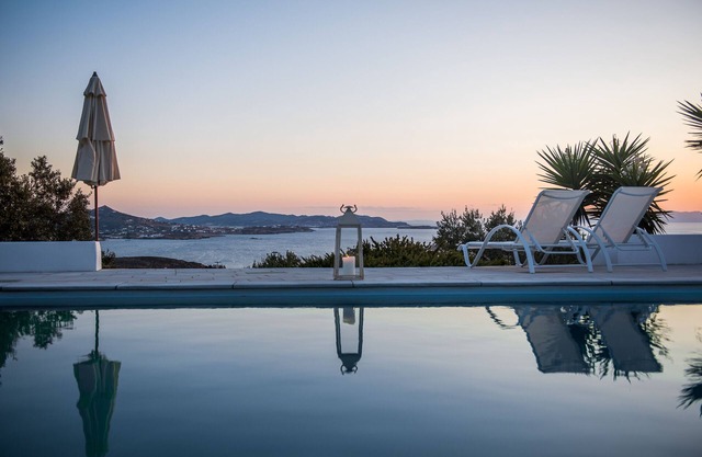 Casa con vista al mar y piscina