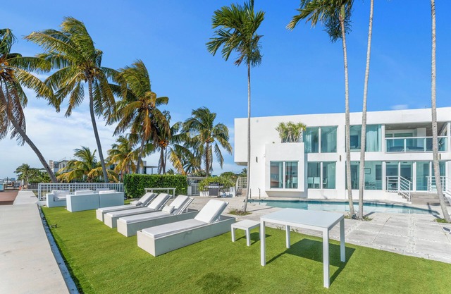 Ocean View, Miami Beach, Brickell, Biscayne Bay, Heated Pool, BBQ,