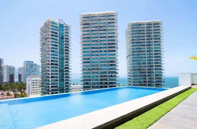 Ocean View Roof Pool BBQ Gym, Walk to Beach