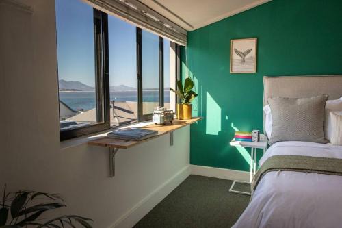 Ocean-View Studio Apartment, Hermanus Waterfront - Apt 8