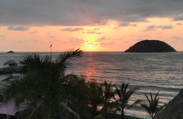 Apartamento moderno de 2 dormitorios con piscina y vistas al mar