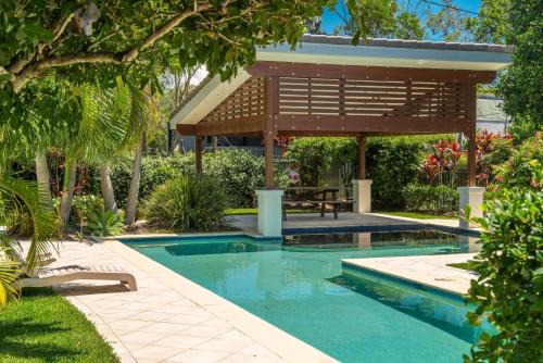 Ocean Walk - villa with pool near Main Beach