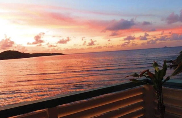 Oceanfront 2 bedroom/2bath in beautiful Bolongo Bay