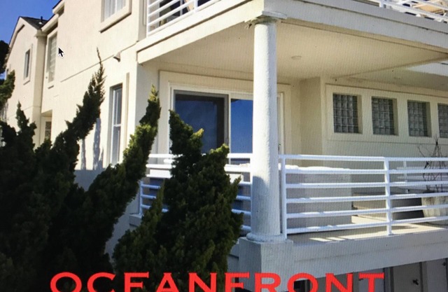Casa adosada frente al mar de 5 dormitorios y 4 baños con vistas increíbles