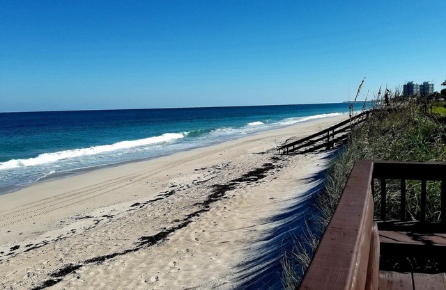 Frente al mar y al paraíso con vista al mar! Retiro de dos dormitorios / dos baños.