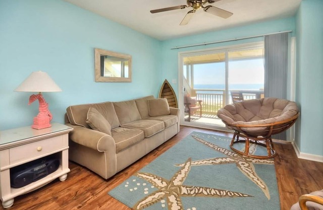 Oceanfront Condo 2 BR/1BA-Close to POOL and BEACH!!!-Sleeps 4
