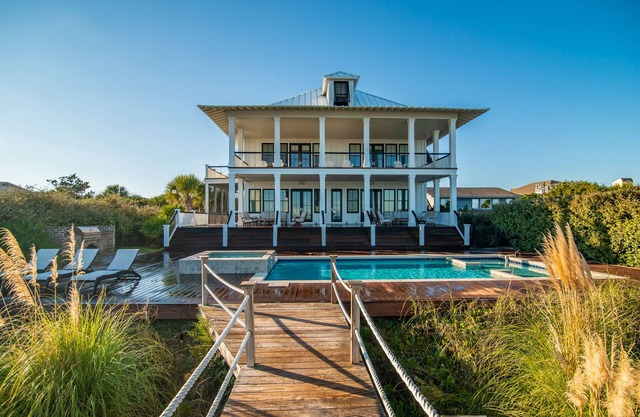 Sea Horse: 8 BR / 8. 5 BA casa en Pawleys Island, capacidad para 22