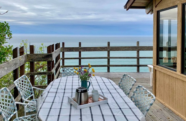 Acogedora casa de playa irlandesa con jacuzzi y vistas al mar.