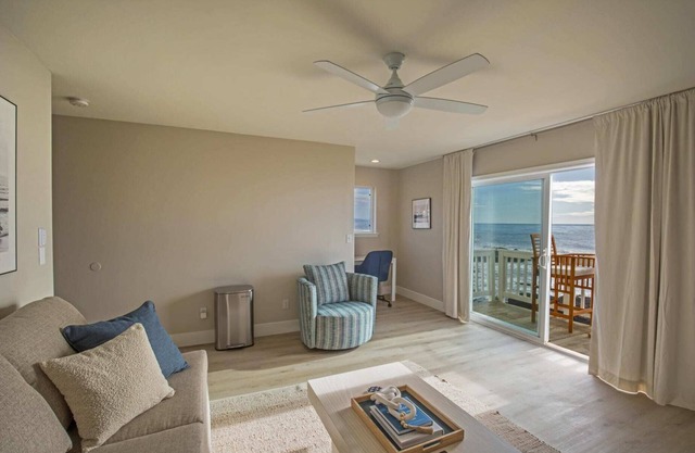 Oceanfront Mini Suite | King | Jacuzzi | Rm 5