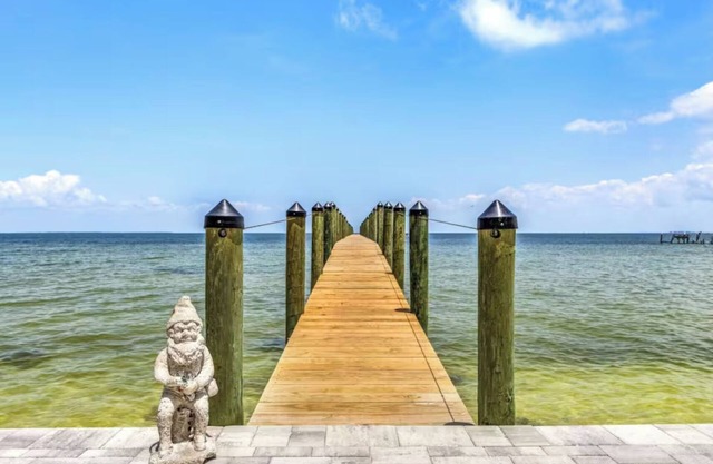 Oceanfront Multi-Family Retreat / 4 Bed, 4.5 Bath / 2 Fully Equipped Kitchens!
