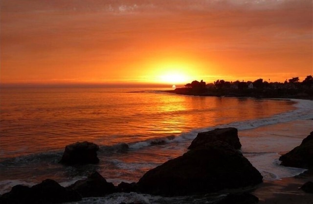 Oceanfront Santa Cruz Beach House - Pet Friendly
