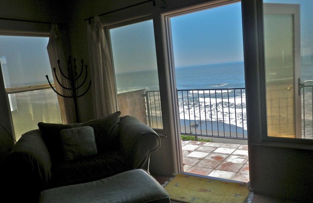 La Hacienda Beach House - Oceanfront Villa de estilo español